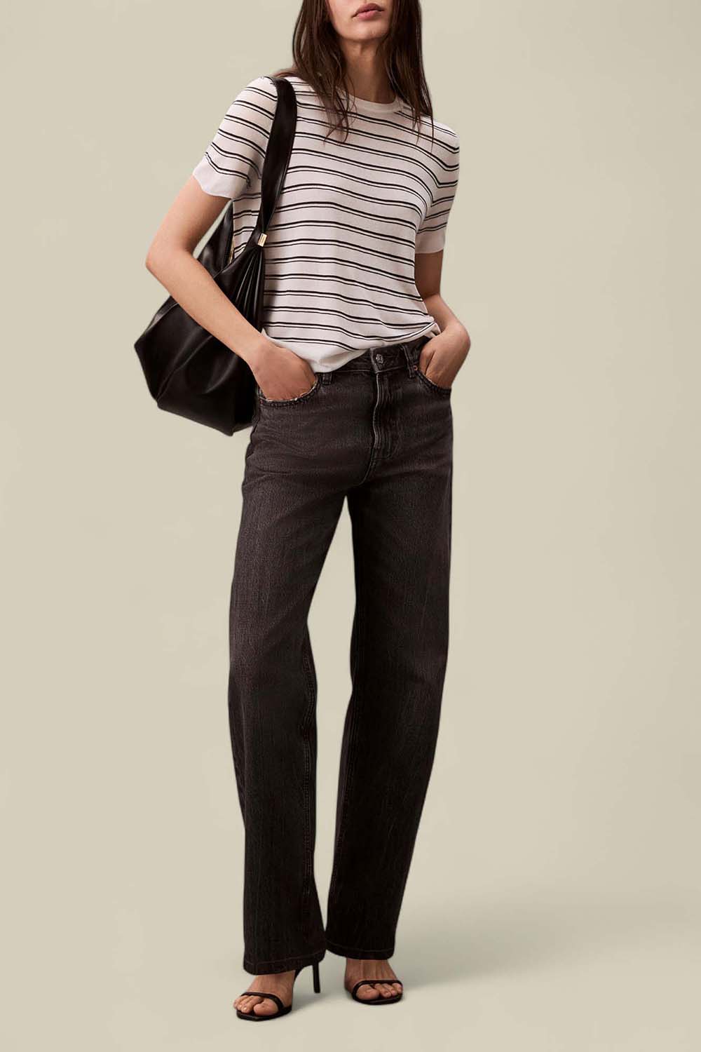 תמונת כל הלוק של חולצת טי